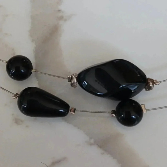 Floating bead black necklace - Picture 2 of 2